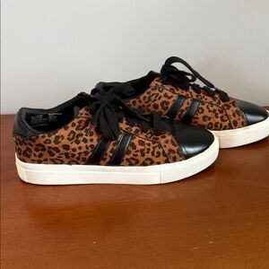 Time And Tru Women’s Leopard Cheetah Sneakers! Size 8!’